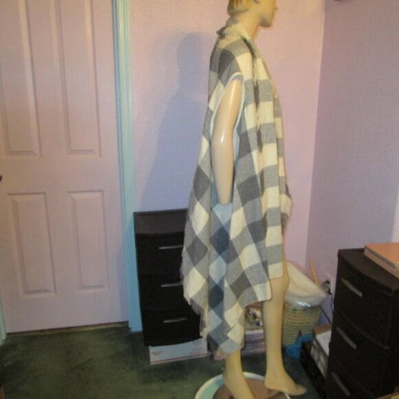 Shyanne SHILOH Sweater CARDIGAN Shawl WRAP Duster VEST Fringe SLEEVELESS Long OS - Picture 6 of 9